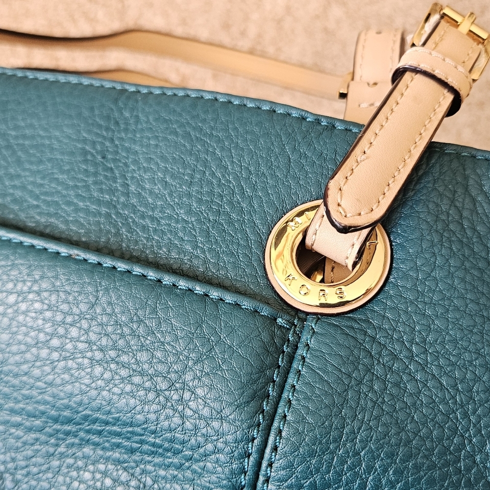 Michael Kors Women Jet Set in Teal Leather Zip Tote Bag with Logo Charm - Picture 3 of 14